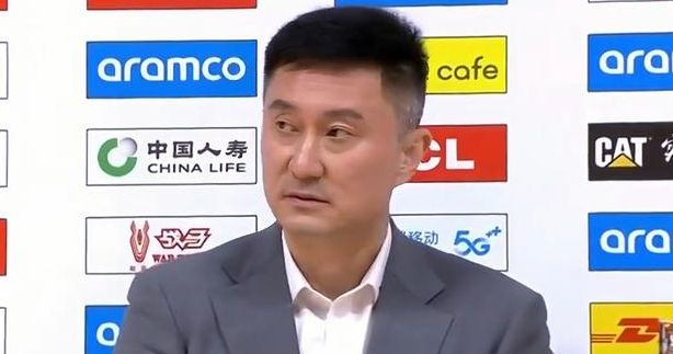 广东男篮主教练杜锋谈球队惨败广厦，他表示：这场我们打得还是不错，问题出在二三节的