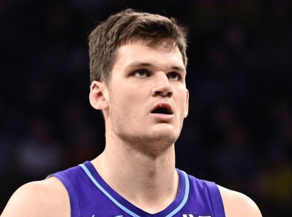 重磅好消息！东契奇完美搭档将入市！
今日据NBA明记爆料，爵士与凯斯勒的续约谈判