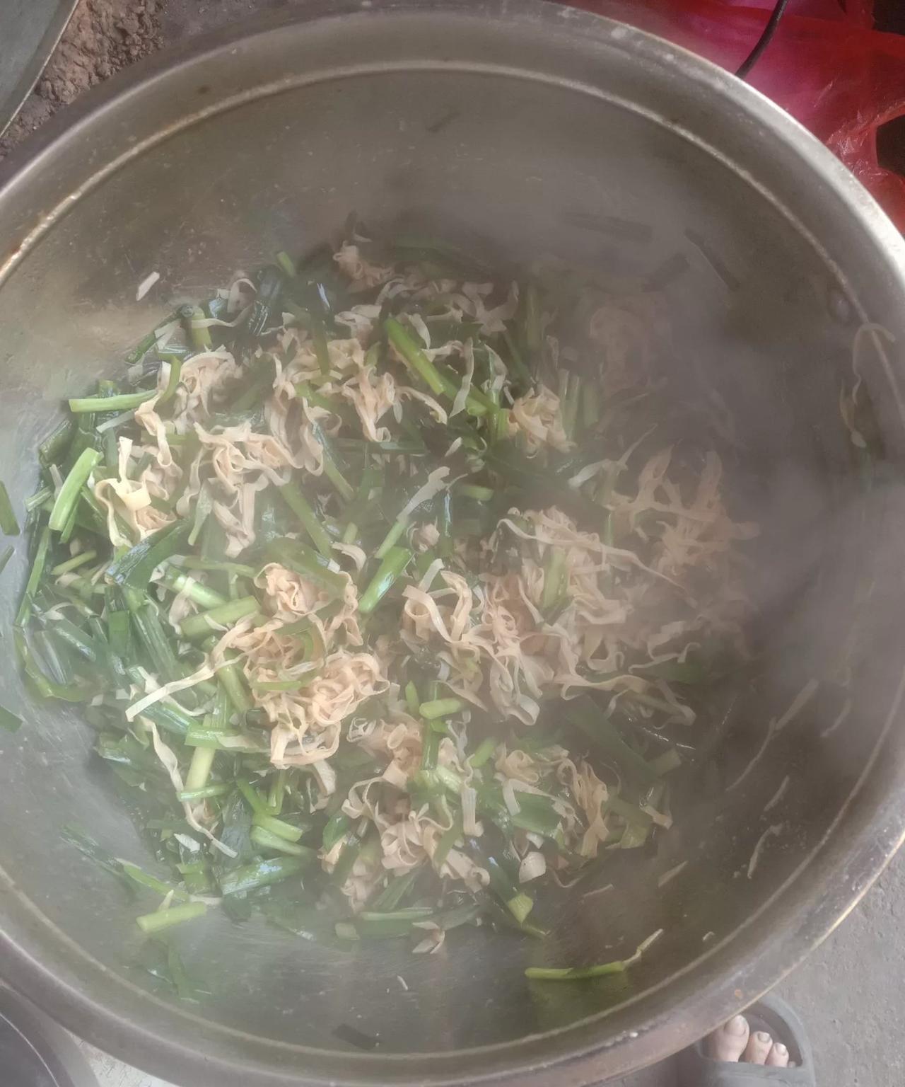 今早5点起来了
起来做饭菜
我老爹老娘没几颗牙齿了
就做点容易嚼的吧
我老爹说想