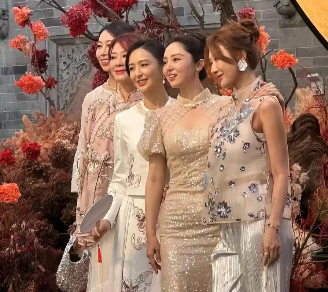 佟丽娅是不是开始走下坡路了，
好像自从她离了婚以后，
就没有什么好的剧本和和资源