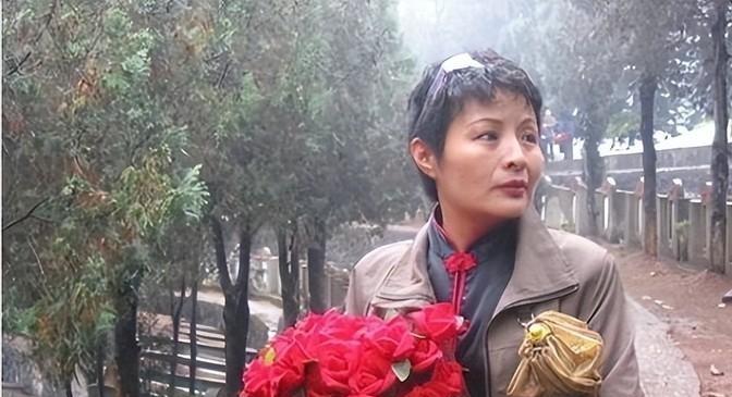 1984年，老山女兵谢楠因私自开枪为牺牲的战友送行，遭到开除，20年后，谢楠归来