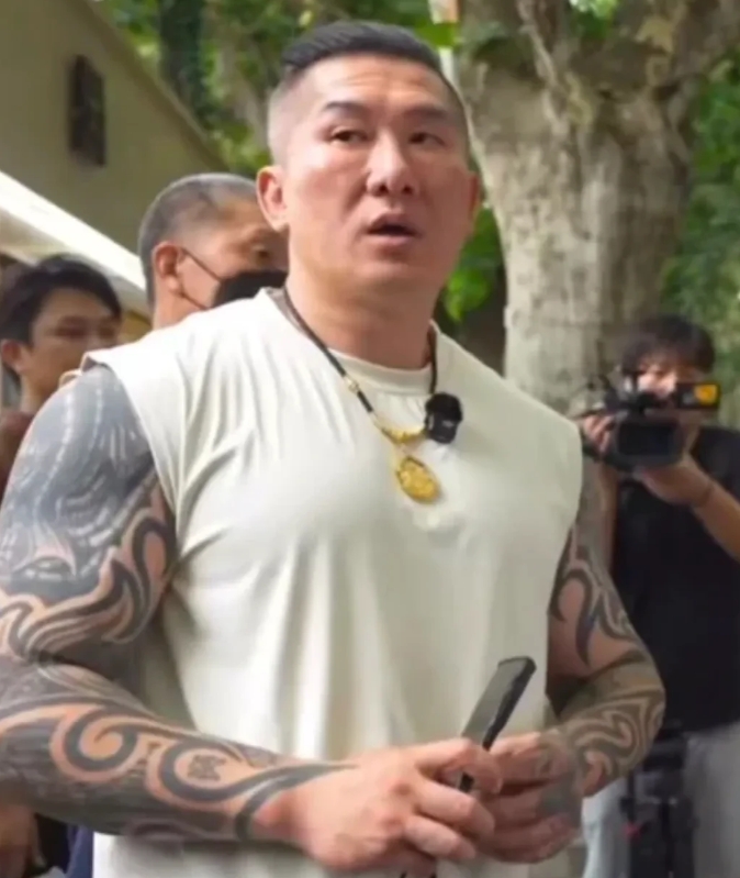 陈之汉结束大陆之行回到省！


网上有人说他回省后对大陆的称呼变了，从以前的“大