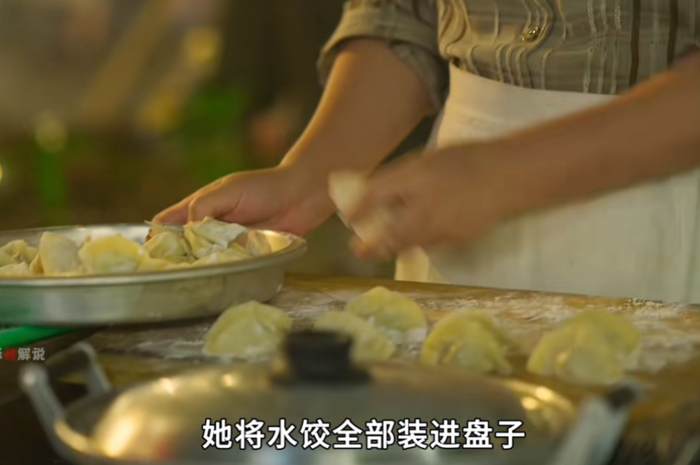 富人拍穷人系列又出新笑话了[泪奔]马丽演的《水饺皇后》，有一个引人不适的情节，她
