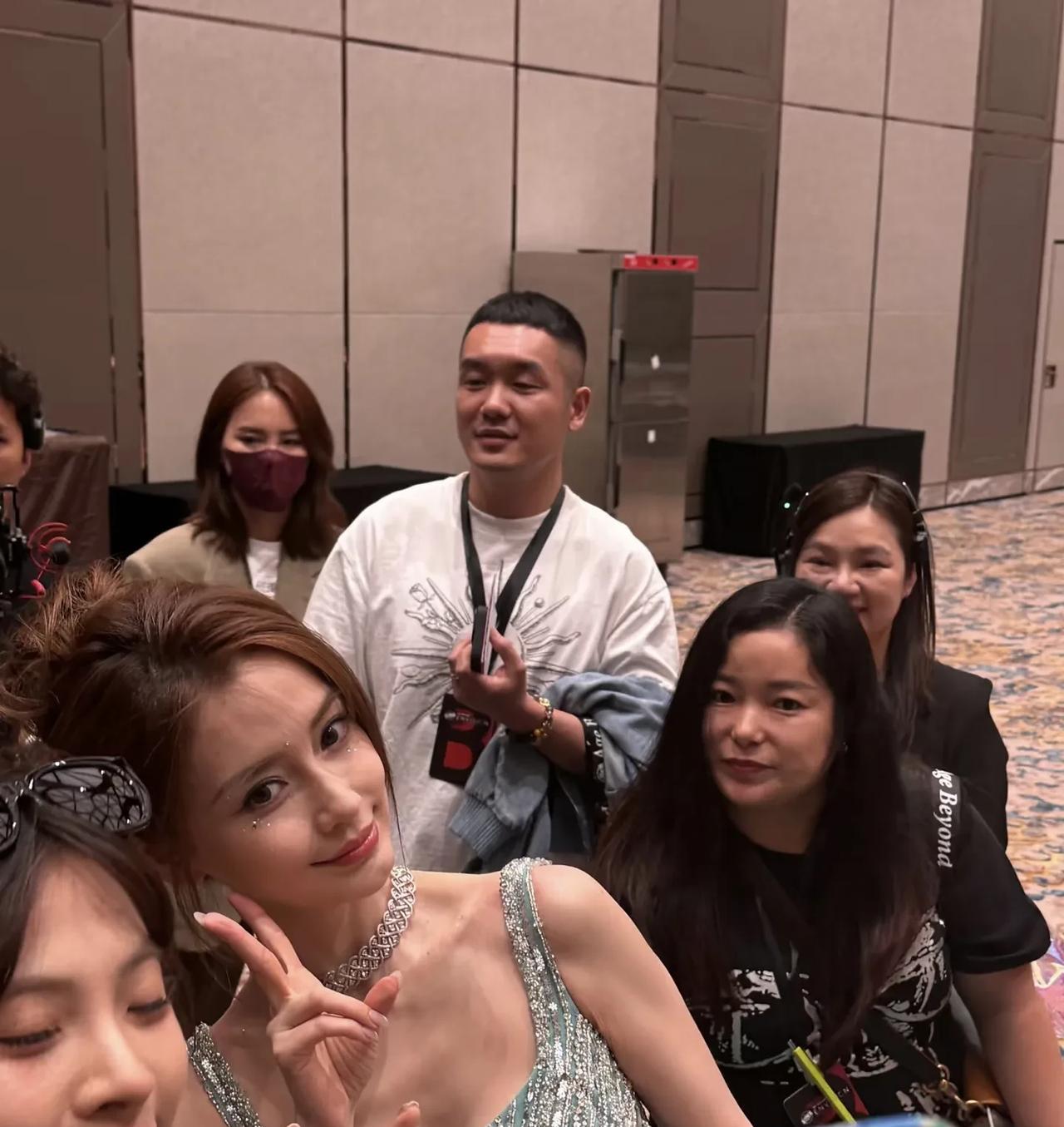 杨颖的美貌确实不是一般呀，美得就像是别人的精修图，因为只有用过原相机的人才知道后