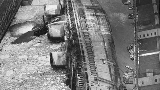 1 小时灌沉 “海上凡尔赛宫”！连狗都有专属火警栓，最终 16 万论斤卖