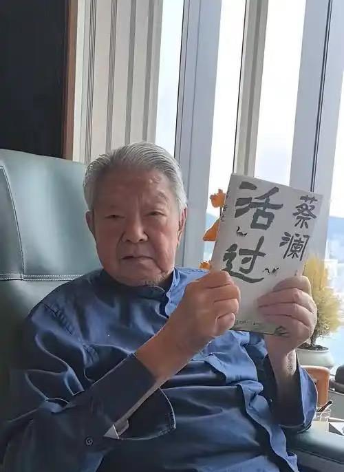万万没想到，
蔡澜的姐姐说，
她弟弟蔡澜在病榻上，最后清醒时说：“人生不是来受苦