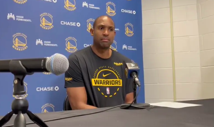 NBA常规赛，勇士125-120击败马刺。
赛后勇士球员艾尔-霍福德在接受记者采