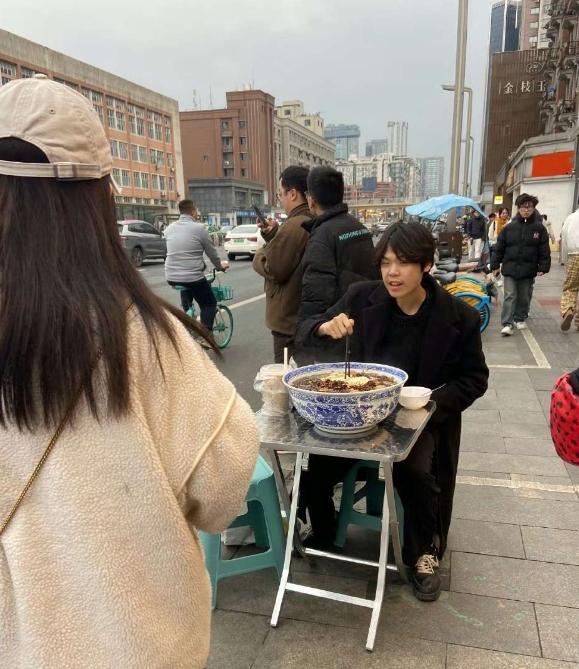 不能相信更不能理解行为
