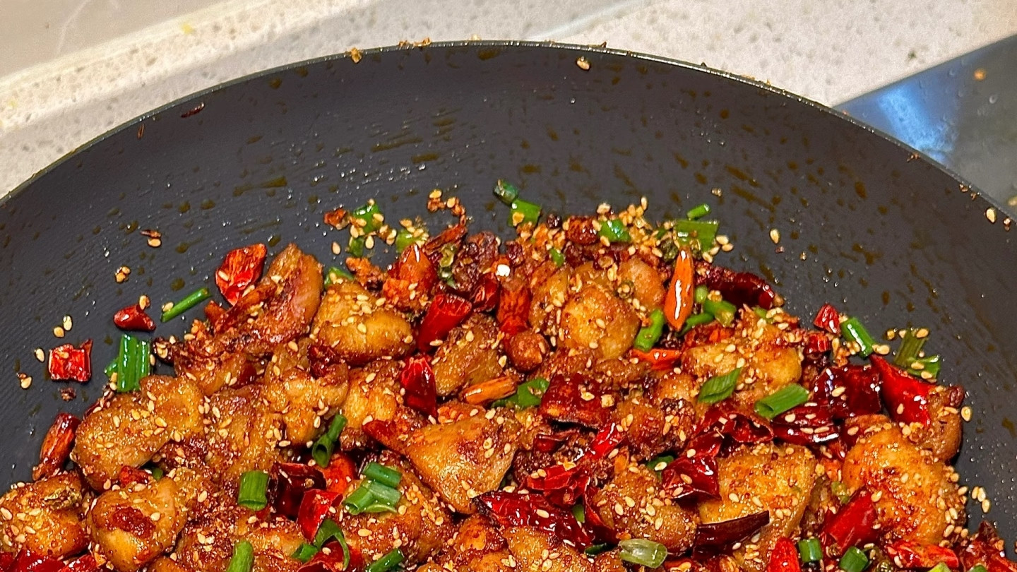 一分钟学会爆炒辣子鸡 麻辣过瘾 越嚼越香