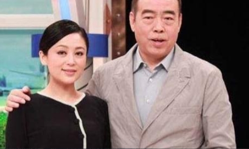 当年，陈凯歌带陈红去澳大利亚玩，在逛奢侈品店时，店员十分惊讶地对陈凯歌说：“先生