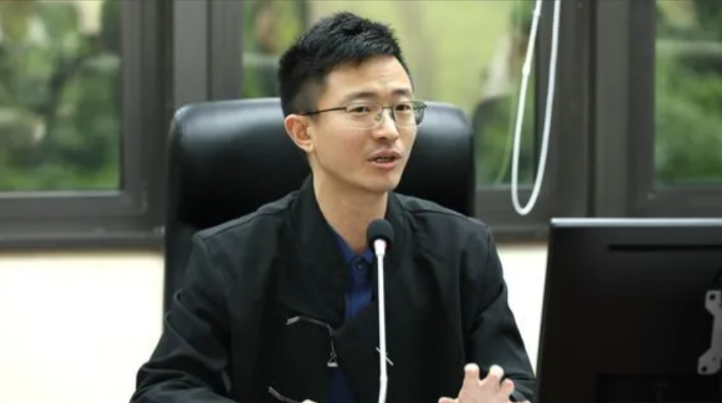 遭爆仅交131份罢瑶连署还比小草少　侯汉廷还原实情：心中百味杂陈

媒体人黄光芹