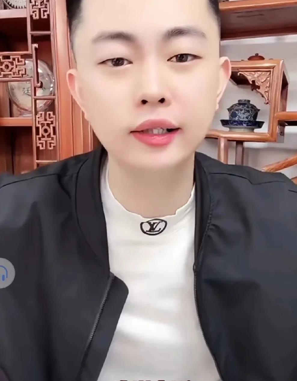 巴扎黑讲诉与王小源合体直播，我俩互相抢话有节目！
        巴扎黑直言开直