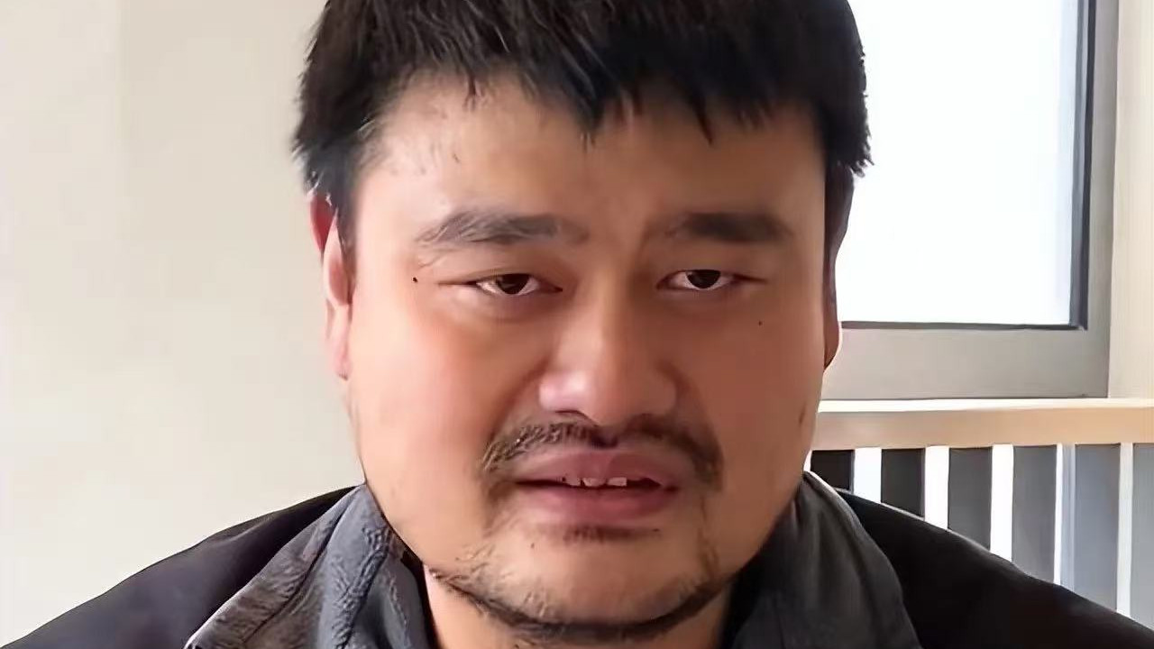 姚明全家苏州游现身，女儿高挑穿衣成熟，丈母娘身材纤瘦惊艳亮相