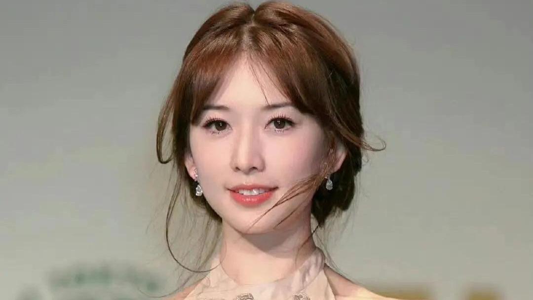 戛纳晚宴：林志玲瘦脱相，周冬雨脸垮，张凌赫惊艳