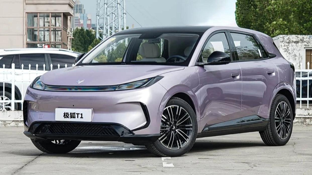 2025款极狐T1，是一台北汽新能源瞄准年轻人市场的纯电小车