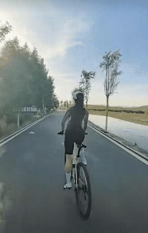 这个动作骑行应该比较省力了吧！