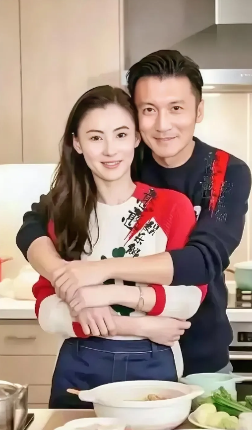 别再替张柏芝谢霆锋遗憾了！婚姻如穿鞋，合不合脚只有自己知道。恋爱是风花雪月，婚姻