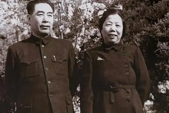 周总理的骨灰抛撒地点，为何30年不公开，邓颖超一句话曾说出原委
1992年的夏日