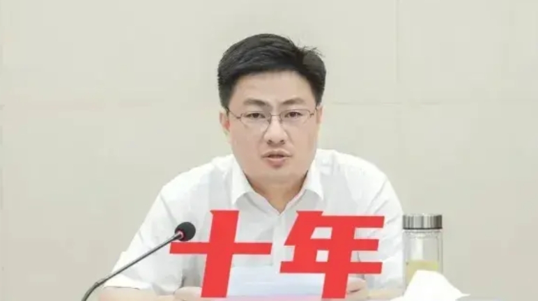 轰动一时的佩奇案终于落下帷幕，因为下半身的那点事发，一个三年、一个十年半，有人说