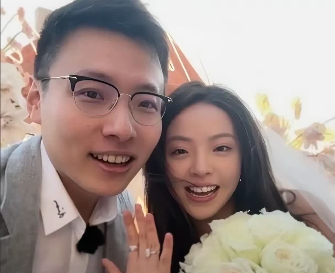 近日，华谊千金王文收获了男朋友的求婚，本应是值得欣喜的甜蜜时刻，然而她收获的并非