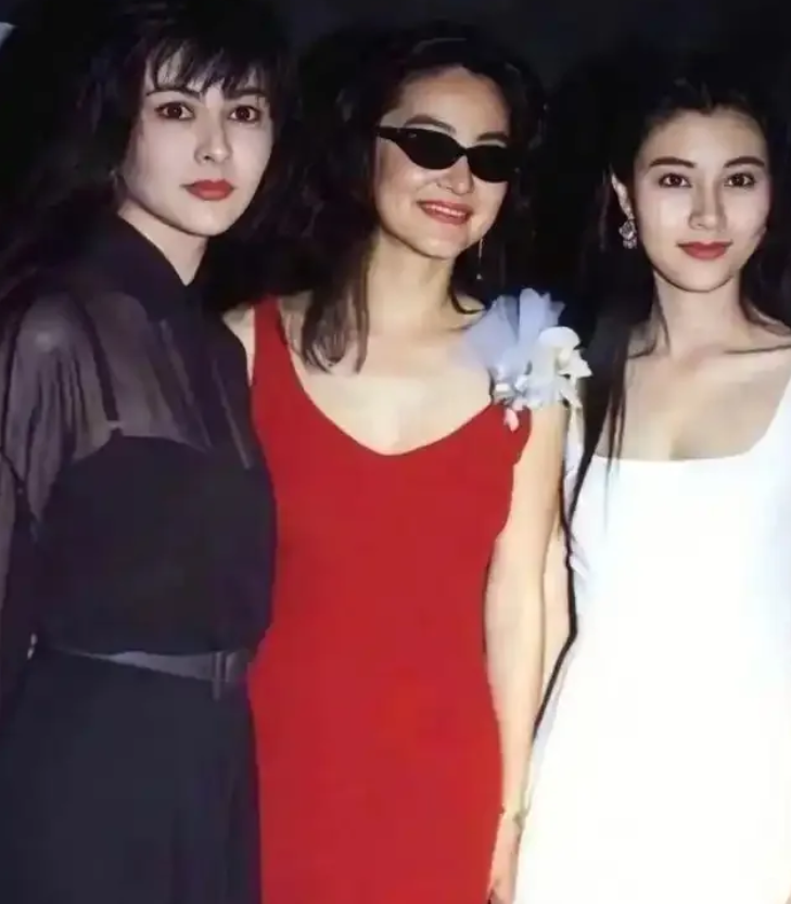 这是关之琳输的最惨的一次，她被李嘉欣秒成了渣渣。总有人说关之琳多美，可在李嘉欣面