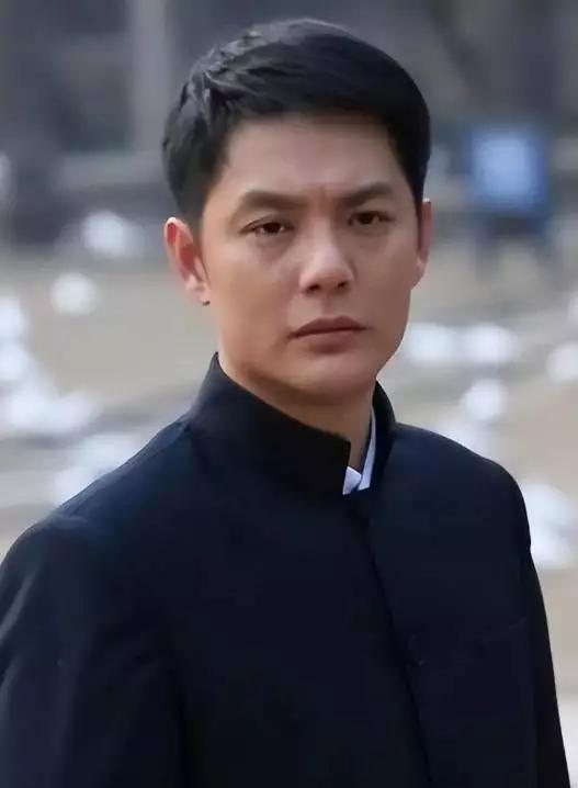 上戏排练厅，傅程鹏把最后一块鸡排夹给程愫，说：咱俩搭戏，不如搭一辈子？程愫笑出虎