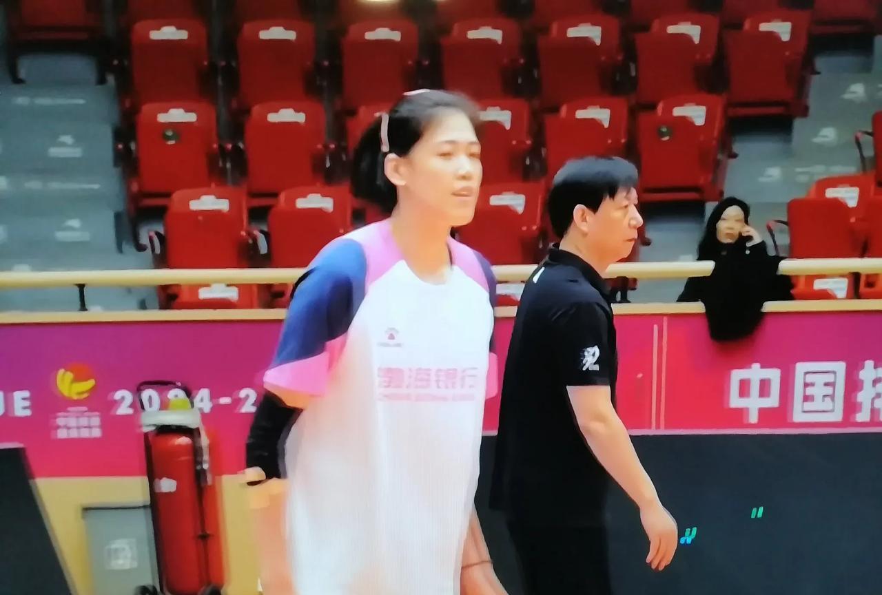 【“有李无冠”还是“有李，你无冠”？】
刚看到一条老掉牙的评论，说是“有李（盈莹