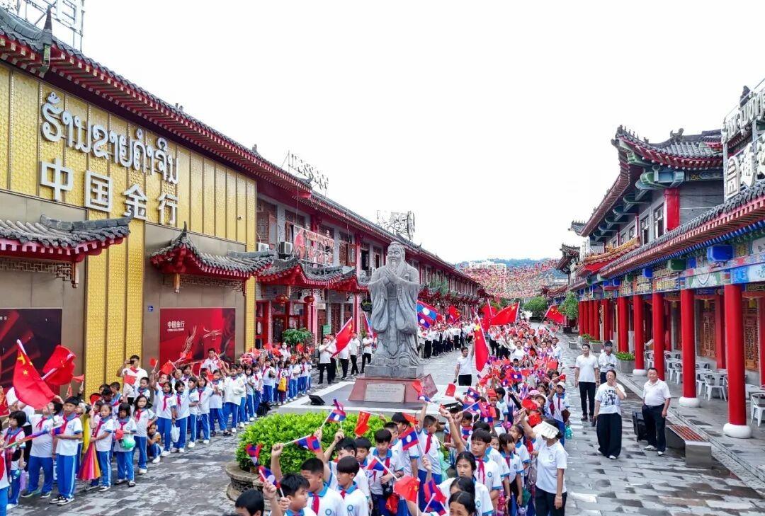 今年缅北金三角地区庆祝中国国庆最隆重的当属老挝金三角经济特区了，可以说上上下下几