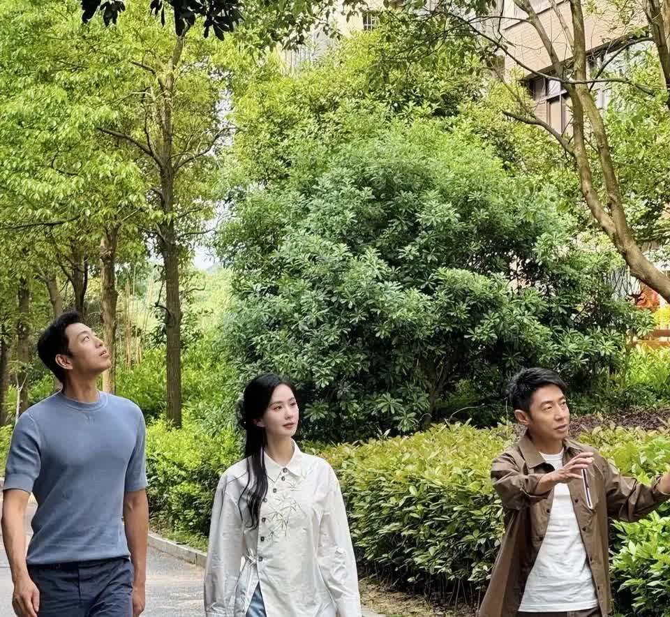 刘诗诗，165cm，38岁
撒贝宁，172cm，49岁
视觉看上去两个人一样