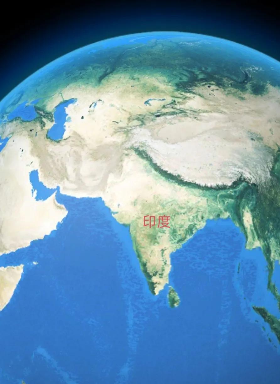 放眼全球，在所有大国中，地理位置最优越的当属印度，就连美国都比不了。印度三面环海
