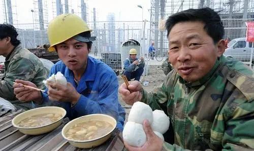农民以及体力劳动者收入低怎么办？别急，马上就会改变了。
上世纪八十年代，我国曾经