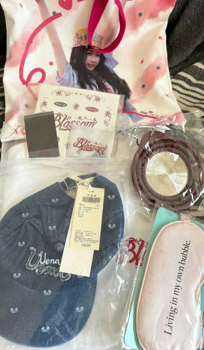 双轨追剧团取消后虞书欣还把伴手礼都寄给准备去现场的人了，真好