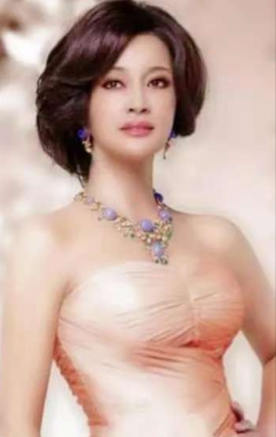 1982年，刘晓庆到南京演出，遇见了正在拍戏的迟志强，晚上几杯酒下肚后，刘晓庆让