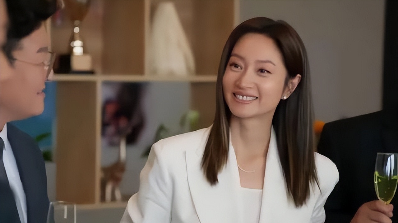 沈佳妮终于不忍了！颜值衰老还被疑离婚，她晒素颜正面刚：就这样