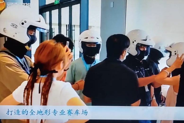 比亚迪真的让喷子彻底哑火，太牛啦！网上总有人说：电车那么牛为啥不去参加达喀尔拉力