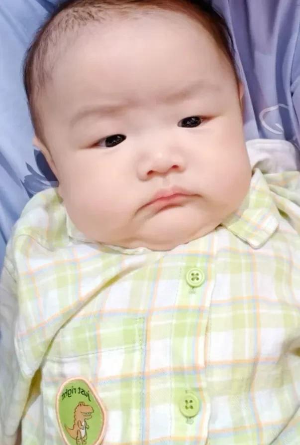 外孙满月酒，我对亲家的过错永远不会原谅。



那是一个平凡的周末，外孙满月，我