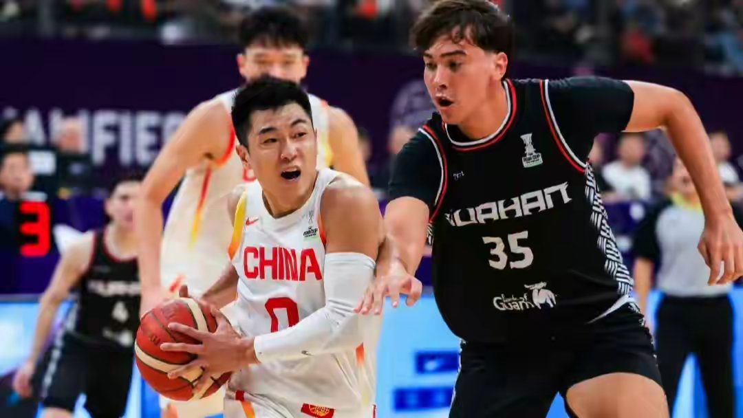 中国大胜韩国，高诗岩成为韩国队的阴影！
韩国队运球过半场，发现高诗岩正在前面；