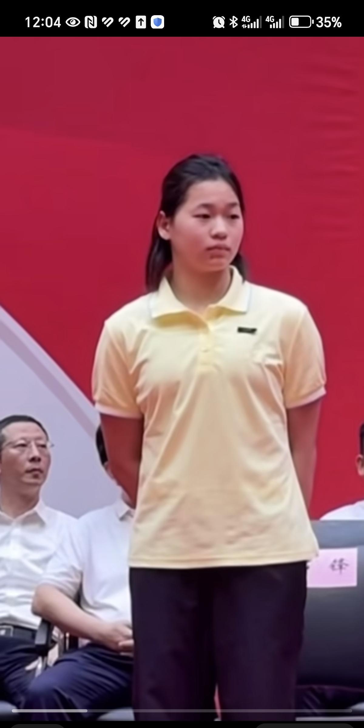 全红婵身体发肓后，确实比以前壮了，但不可否认的是，全红婵的基因是比较大的，可以从