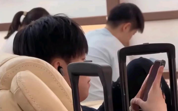 哈哈哈，莎莎和大头多哈转一圈，在这期间大头去谈了个不知道哪来的“网红”， 莎莎知