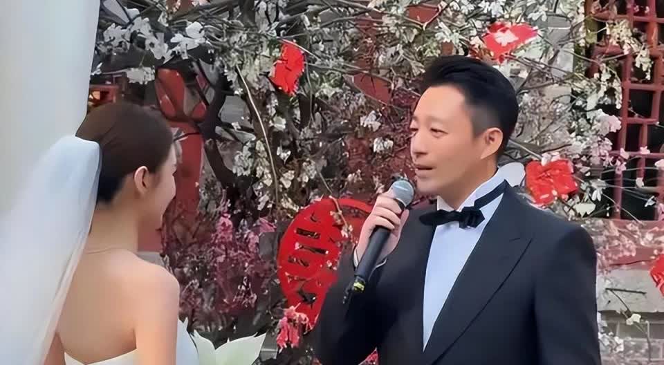 汪小菲新婚次日，S妈透露大S雕像进度，盛赞具俊晔情深义重

真是几家欢喜几家