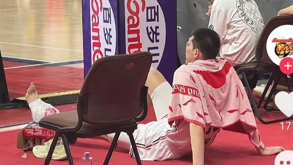 新疆沙拉木颈椎不适恐缺战，辽宁韩德君伤势未明，CBA季后赛伤病频发