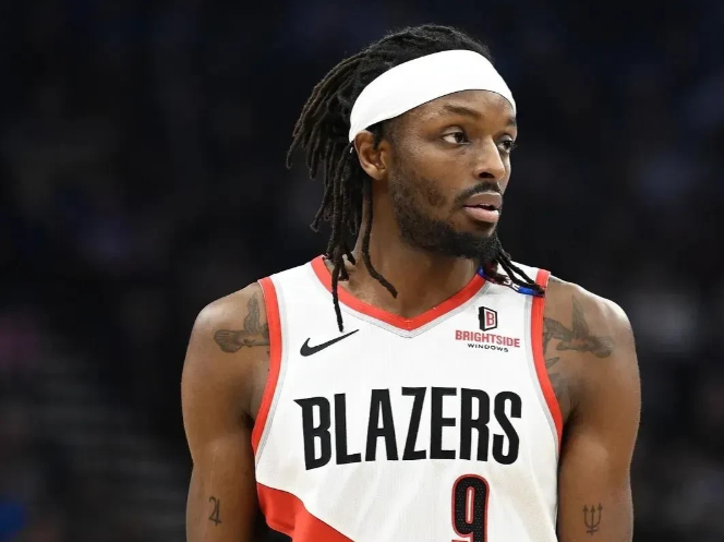 新赛季NBA即将拉开战幕，波特兰开拓者队的杰拉米·格兰特拿着3200万美元的年薪