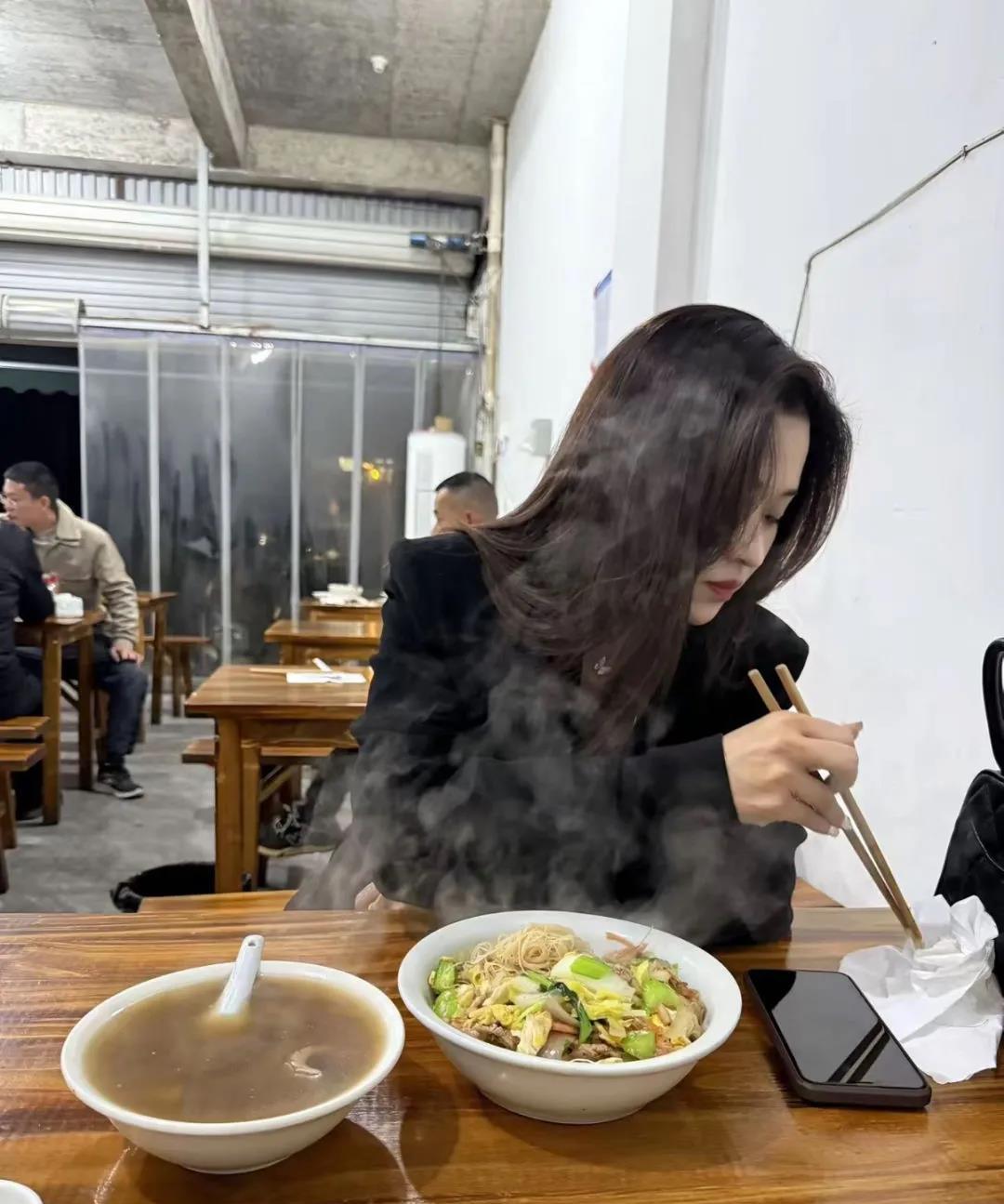 估计这种陪你吃苦的女孩不多了吧