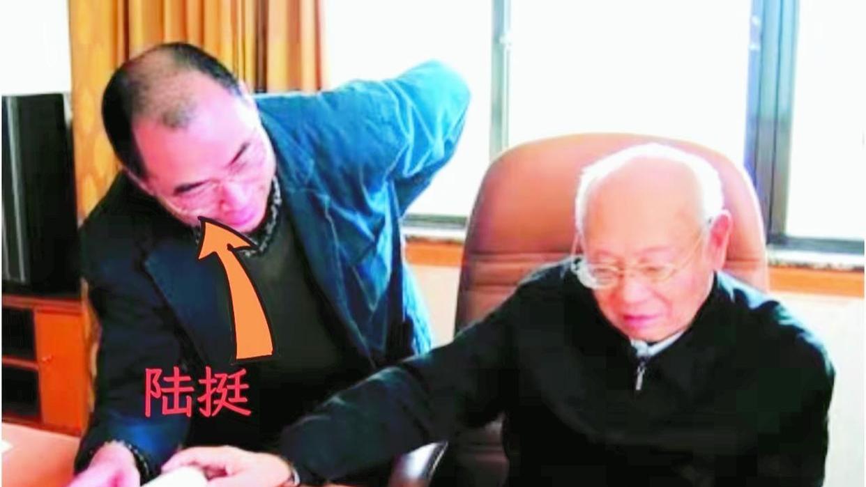 顾客6800元买国宝   陆挺2000年已收藏  南博2001年发票到底在骗谁？