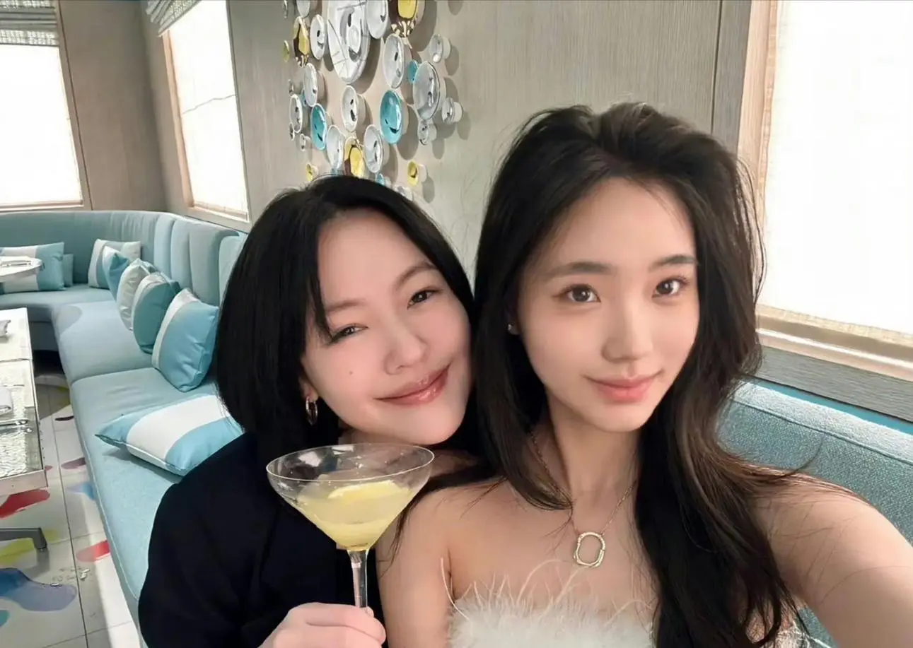 小S 的女儿其实正在代替大s成为这个家族新的摇钱树。这家人还在重复相同的悲剧，把