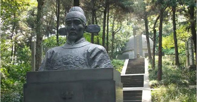 朱棣终于打进了南京城，完成了称孤道寡的梦想。但有一个人，他现在不得不除，那就是方