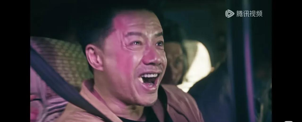 段奕宏，要不，你也学学张译，息影吧！他最近演“警察专业户”，总是窝囊的样子，遇到