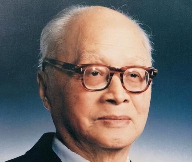 1960年，苏联违约，召回了在华科学家。临走时，一苏联专家悄悄告诫核研所：“你们