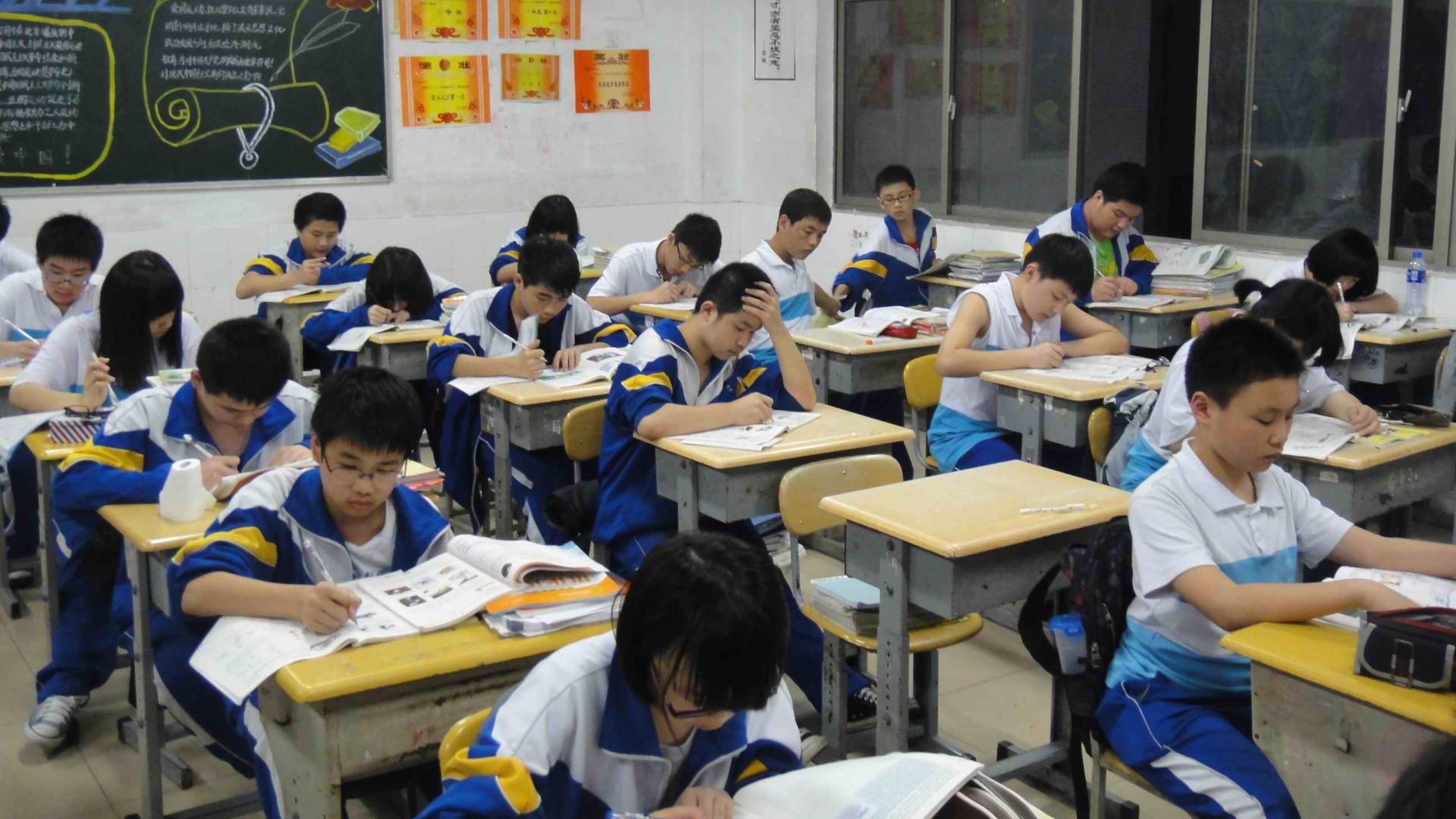 “禁补令”成摆设！湖南多地学校被举报暑假违规补课，难点何在？