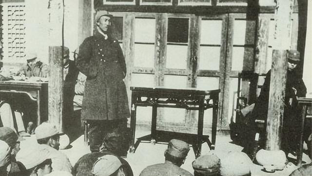 徐向前和毛主席关系如何？长征途中没跟毛主席走，让他后悔一辈子